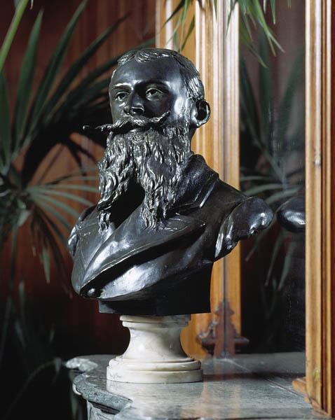 Premier Salon : buste du Docteur Peyré.