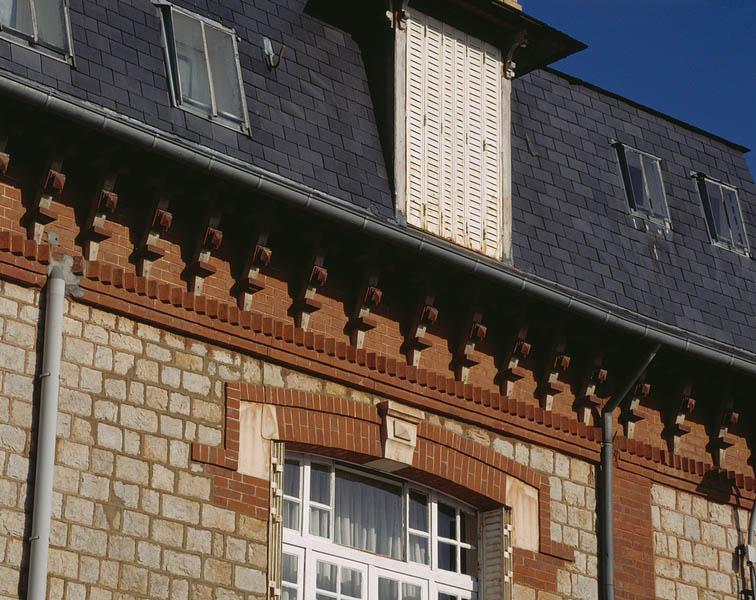 Elévation sud : détail des aisseliers.
