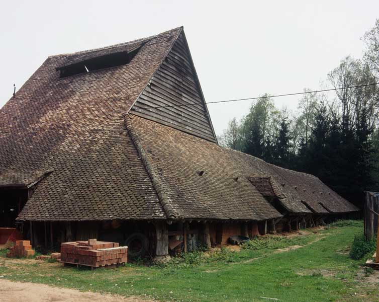 L'Hôme-Chamondot. Briqueterie. Atelier de fabrication. ; Atelier de fabrication (1), vue prise de l'ouest.