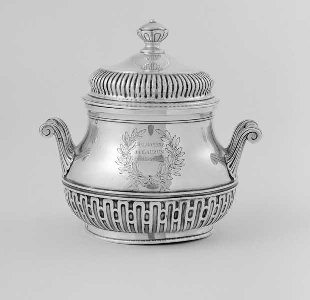 Ensemble d'une théière, d'une cafetière et d'un sucrier