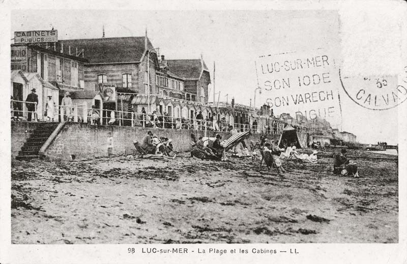 98. Luc-sur-Mer. La Plage et les Cabines [2ème casino dit Le Grand Casino].- Carte postale, LL. Ed., n.d., vers 1920-1930, av. 1935 [date du cachet de la poste]. Reproduction photomécanique, n. et b., 17,7 x 8,8 cm. (Collection particulière).