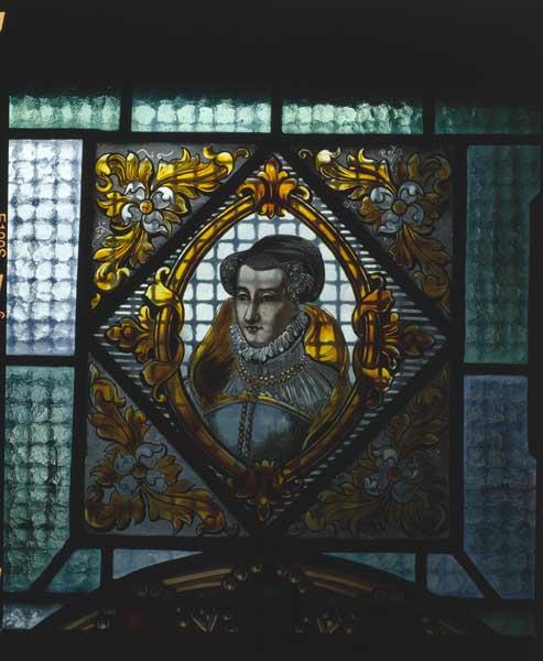 Détail de la baie 11, médaillon carré de gauche : portrait d'une femme.