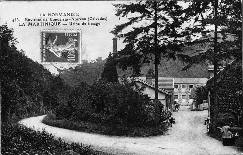 433. Environs de Condé-sur-Noireau (Calvados) - La Martinique - Usine de tissage.- Carte postale, début 20e siècle. (Collection particulière P. Coftier).