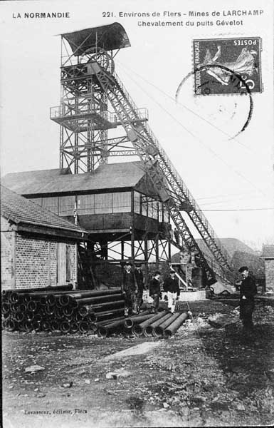 LA NORMANDIE 221. Environs de Flers - Mines de LARCHAMP- Chevalement du puits Gévelot.- Carte postale, éd. Levasseur, début 20e siècle. (Collection particulière P. Coftier).