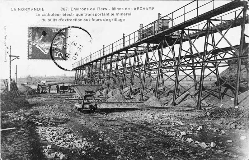 LA NORMANDIE 287. Environs de Flers - Mines de LARCHAMP - Le culbuteur électrique transportant le minerai du puits d'extraction aux fours de grillage.- Carte postale, début 20e siècle. (Collection particulière P. Coftier).