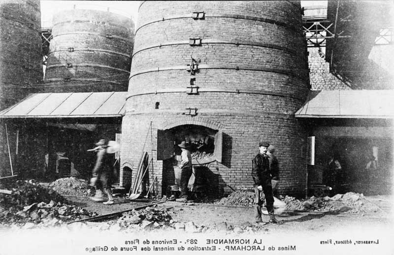 LA NORMANDIE 288. - Environs de Flers - Mines de LARCHAMP. - Extraction du minerai des Fours de Grillage.- Carte postale, éd. Levasseur, début 20e siècle. (Collection particulière P. Coftier).