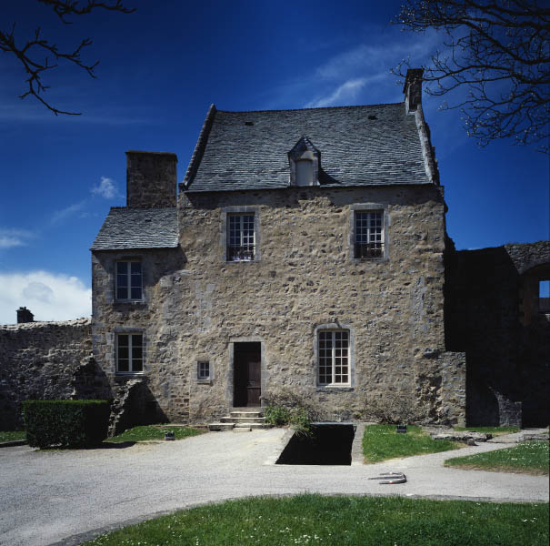 Tour dite "Tour du chartrier".