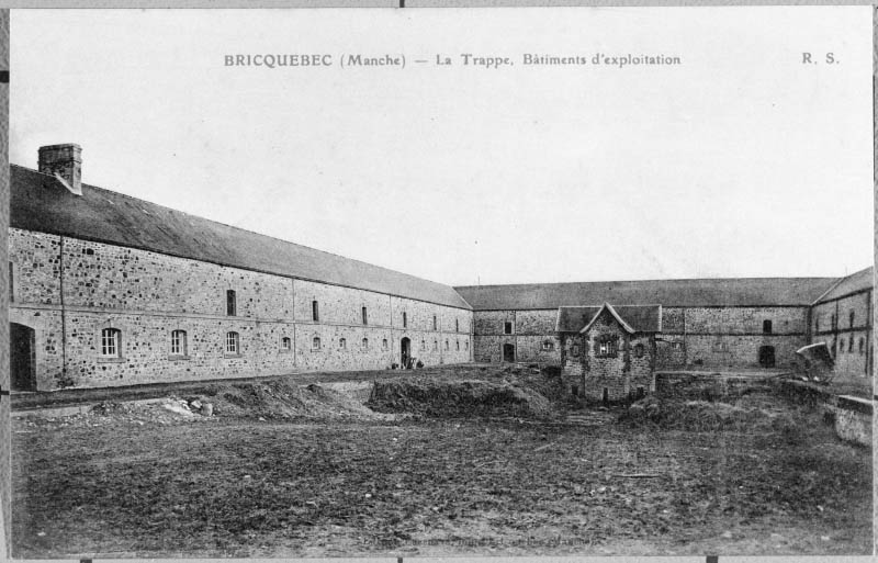 Bricquebec (Manche) - La Trappe, Bâtiments d'exploitation.- Carte postale, s.d., début 20e siècle. (Collection particulière).