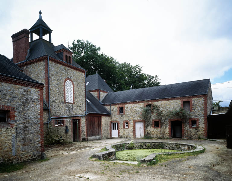 Vue d'ensemble du haras.