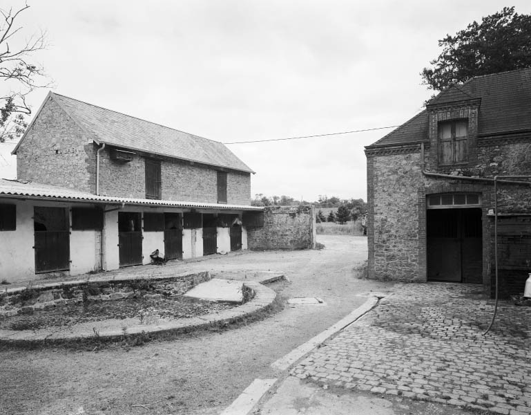 La cour des écuries du haras.