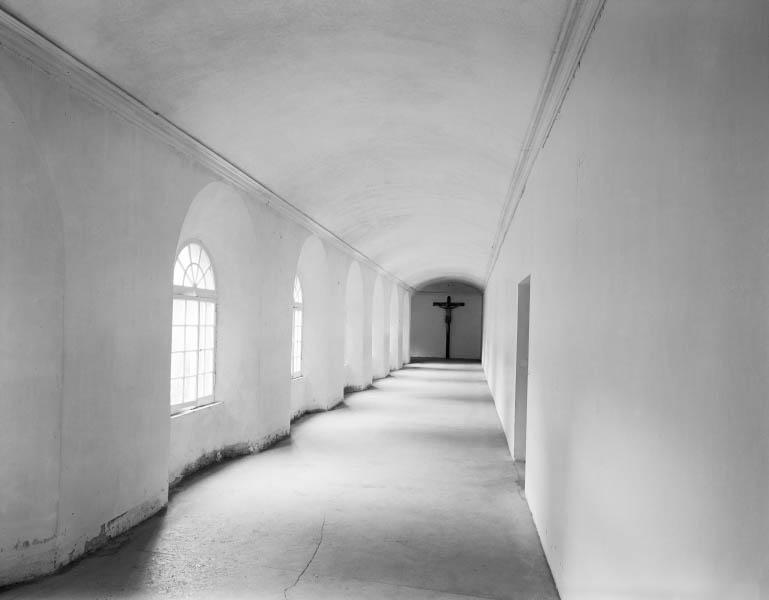 Vue d'ensemble de la galerie du cloître.