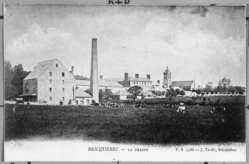 Bricquebec - La Trappe.- Carte postale, s.d., début 20e siècle. (Collection particulière).