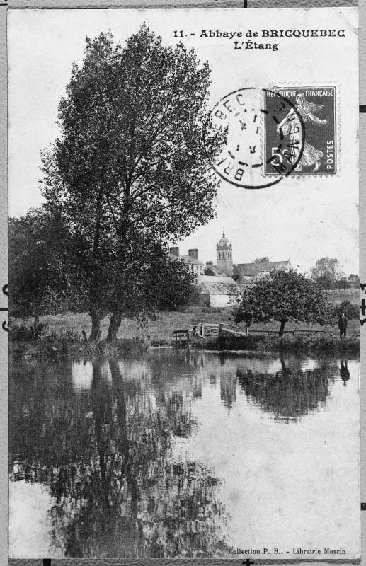 11. Abbaye de Bricquebec. L'Etang.- Carte postale, s.d., début 20e siècle. (Collection particulière).