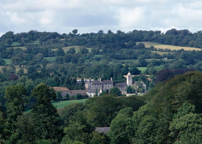 L'abbaye de la Trappe. ; Abbaye de la Trappe. Vue d'ensemble prise du sud.