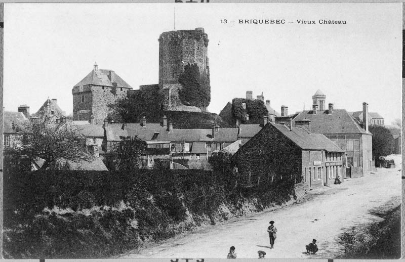 13 - Bricquebec - Vieux Château.- Carte postale, s.d., début 20e siècle. (Collection particulière).