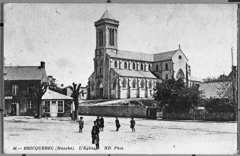 46. Bricquebec - L'Eglise.- Carte postale, N.D. phot. éd., début 20e siècle. (Collection particulière).