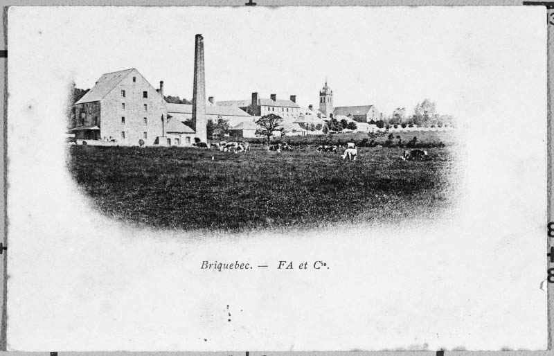 Bricquebec. FA et Cie, le moulin à farine et les bâtiments conventuels.- Carte postale, s.d., début 20e siècle. (Collection particulière).