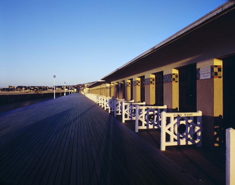 Vue d'ensemble des cabines et des planches prise de l'ouest.