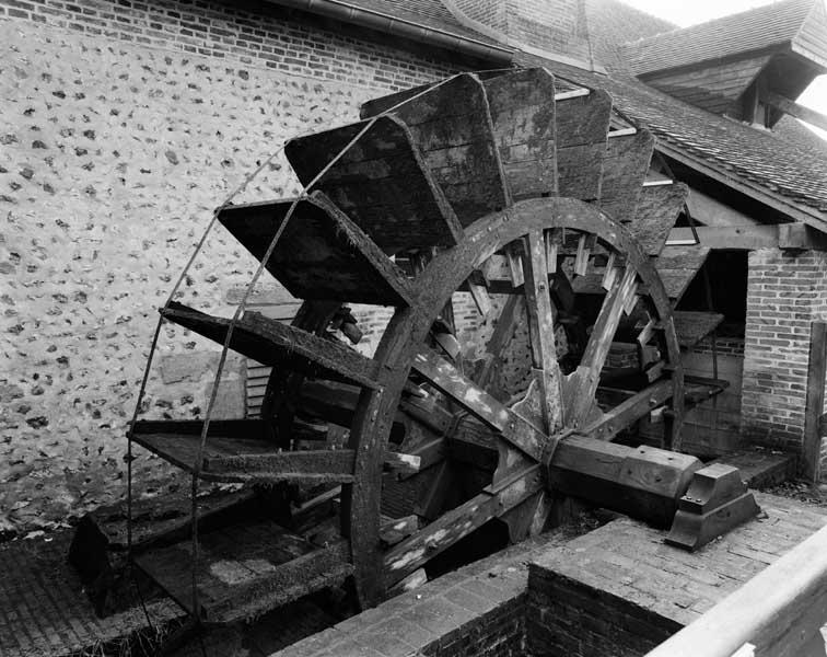 Roue hydraulique (reconstituée) des soufflets du four de chaufferie.