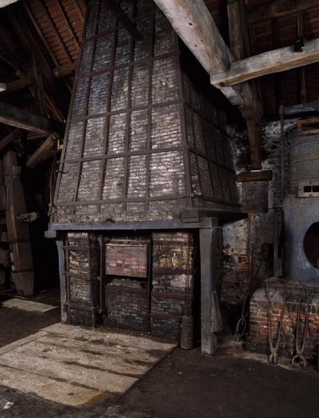 Atelier de fabrication, vue intérieure : four de chaufferie.