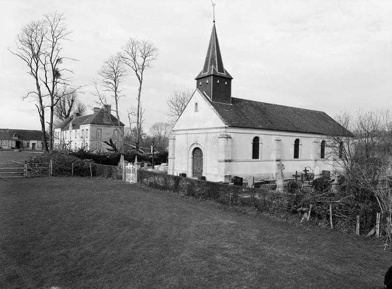 Mont-Ormel. Eglise paroissiale Notre-Dame Saint-Gerbold. ; Eglise paroissiale Notre-Dame Saint-Gerbold. Elévation extérieure. ; Elévation extérieure, vue d'ensemble après la tempête de 1999.