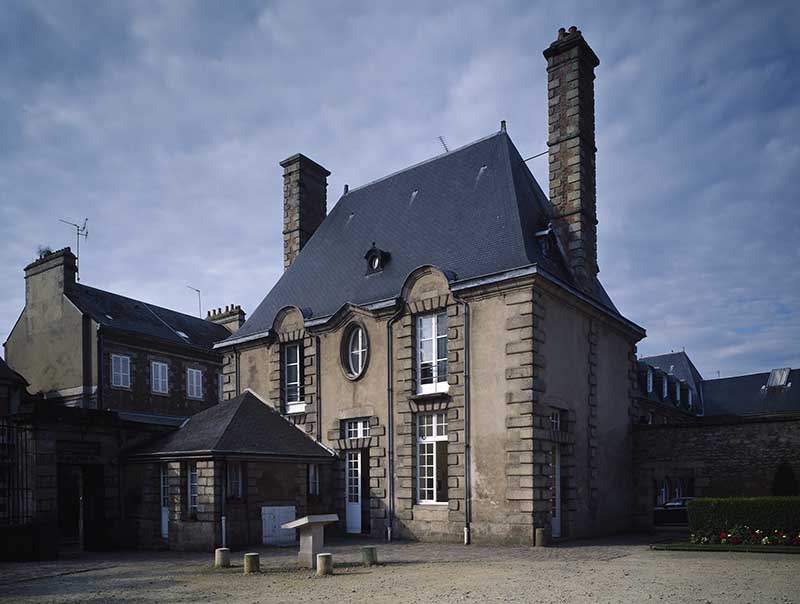 Pavillon d'entrée occidental. Vue prise du nord-est.