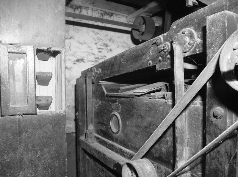 Machine à épurer mécaniquement : tarare combiné avec sas et moteur