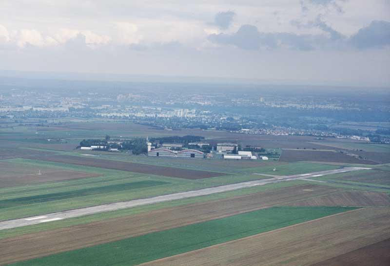 Vue aérienne prise de l'ouest.