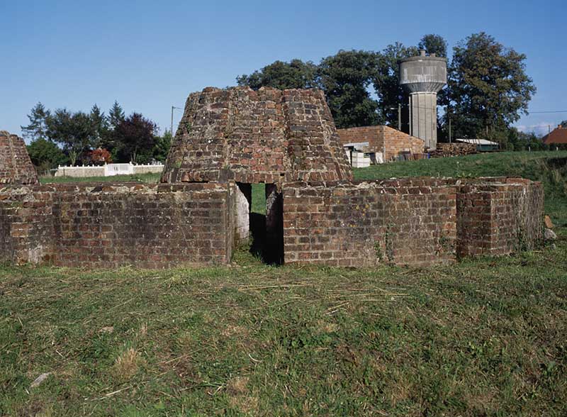 La Grande Bruyère. Mine de fer de la Société des Mines de Barbery. Fours à griller du carreau des Fontaiens, détail d'un four. ; Fours à griller du carreau des Fontaines, détail d'un four.