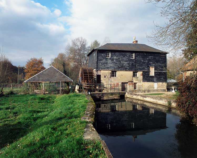 Orbec. Moulin, vue d'ensemble.