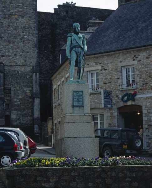 Vue d'ensemble du monument dans son environnement, avant son déplacement.