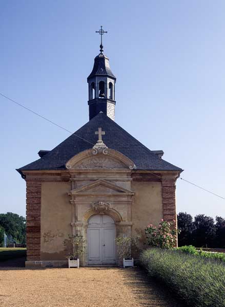 Château fort. La Chapelle. ; La chapelle.