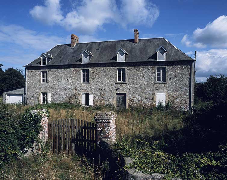 Le Village de l'Eglise. Maison, façade antérieure, vue prise du sud. ; Maison, façade antérieure, vue prise du sud.