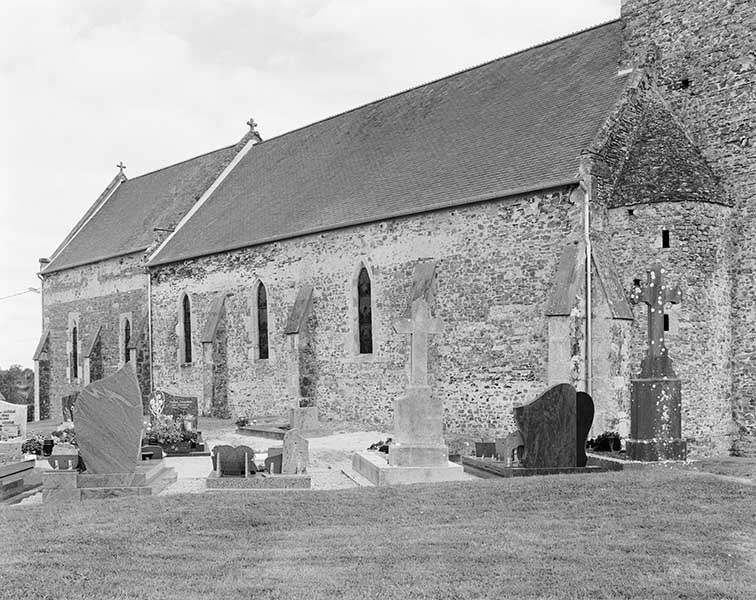 Eglise, vue prise du nord-ouest.