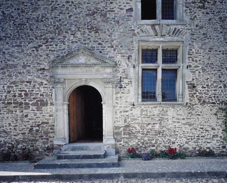 Logis, façade antérieure, détail, vue prise du sud.