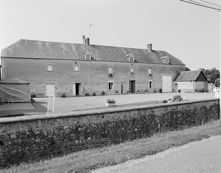 Rue du Bateau (la), ferme, façade antérieure, vue prise du sud.