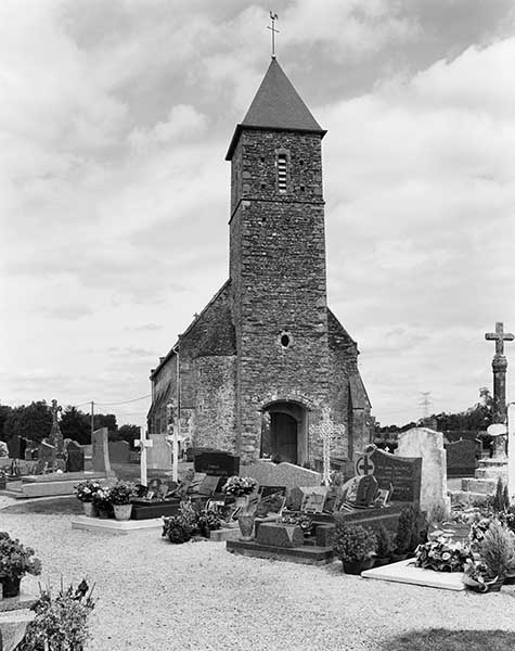 Eglise, vue prise de l'ouest.