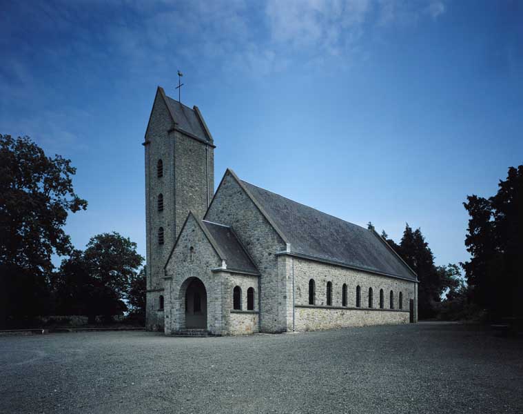 Village Es Comtes. Eglise paroissiale Saint-Pierre. Vue prise du nord. ; Vue prise du nord.