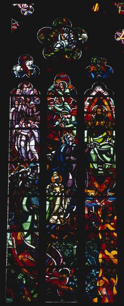 Détail des trois premières lancettes de la baie 216 : le Christ, la Vierge, des anges musiciens, Moïse, des saints, l'Enfer.