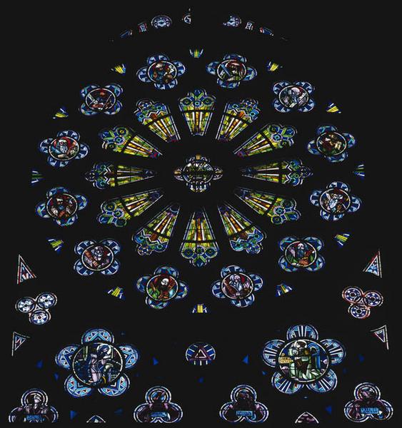 Détail de la rosace de la baie 215 : les douze apôtres.
