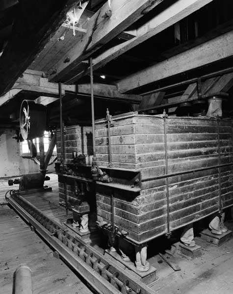 Atelier de fabrication, vue intérieure : plansichters.