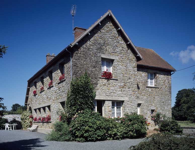 Logis, vue d'ensemble prise du nord-ouest.