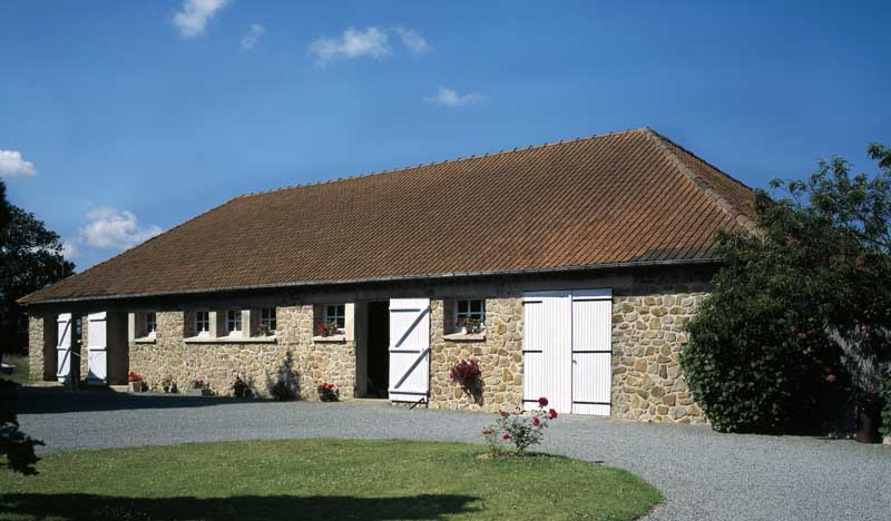 La Fosse. Ferme. Etable, façade antérieure, vue prise du nord. ; Etable, façade antérieure, vue prise du nord.