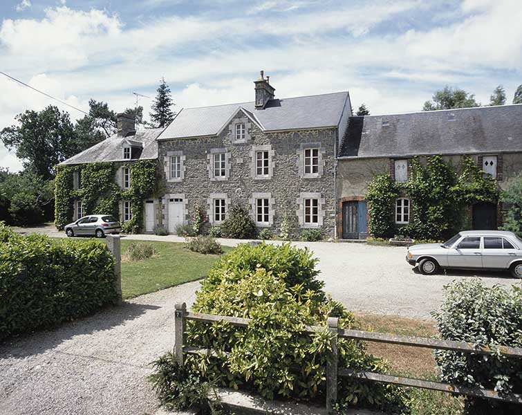 La Groudrie, ferme actuellement maison, façade antérieure, vue prise du sud.