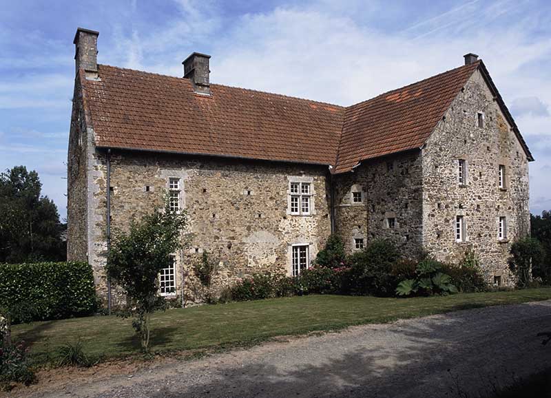 Logis, façade postérieure, vue prise du sud-est.