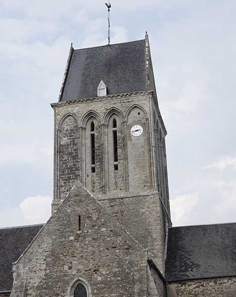 Le clocher, façade méridionale, vue prise du sud.