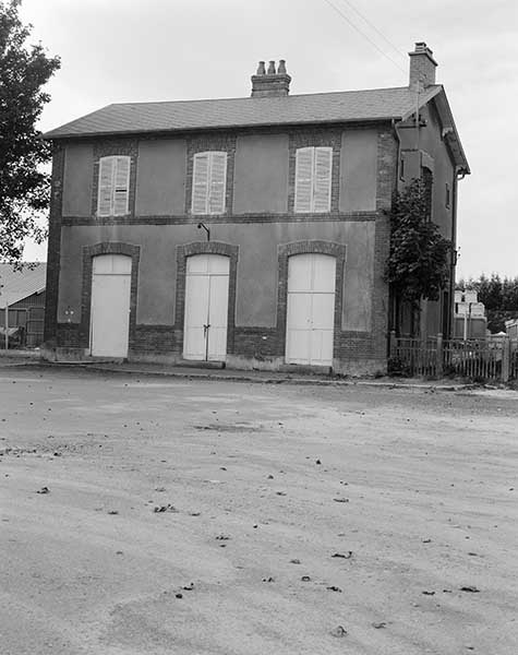 Façade antérieure, vue prise depuis le nord-est.