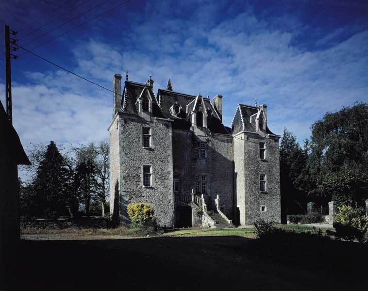 Logis manorial, façade antérieure, vue prise de l'est.
