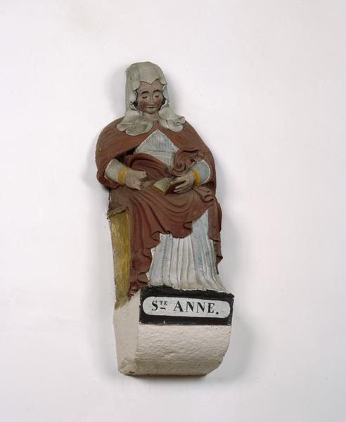 Chapelle des forgerons. Vue intérieure, détail : statue de sainte Anne.