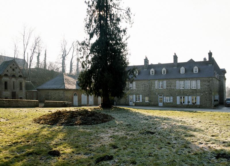 Logement du maître de forges (repris après 1860). Vue prise du nord-ouest.